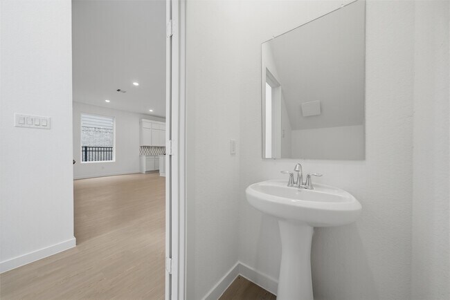 Building Photo - 27039 Blue Pool Dr