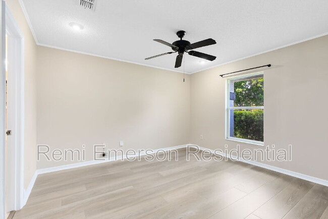 Building Photo - 10562 Bridlewood Ave