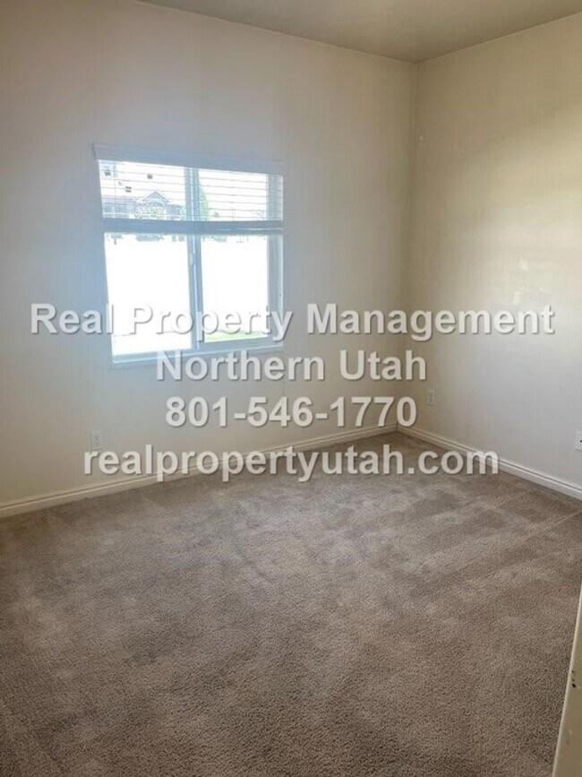 Building Photo - 3120 W 525 N
