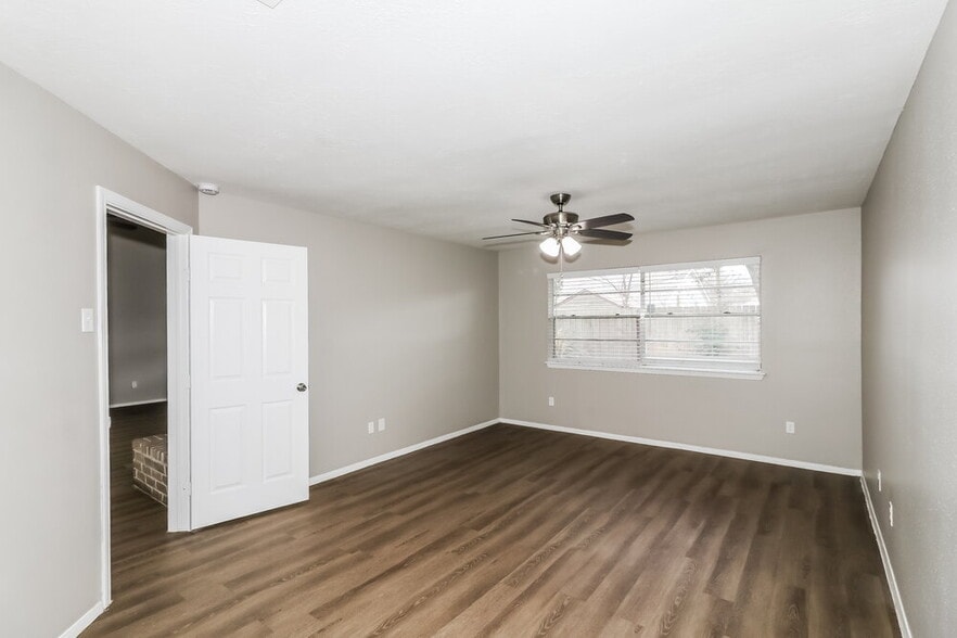 Building Photo - 2406 Heathergold Dr