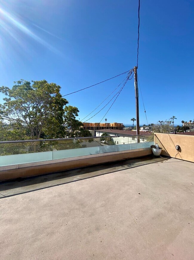 Building Photo - Downtown Ventura - Two bedroom, two bath w/ Rooftop Deck