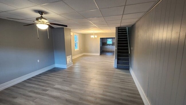 Building Photo - 3 bedroom 1 bathroom