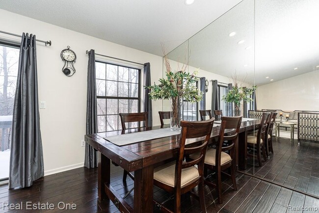 Building Photo - 7086 Danbrooke Ct