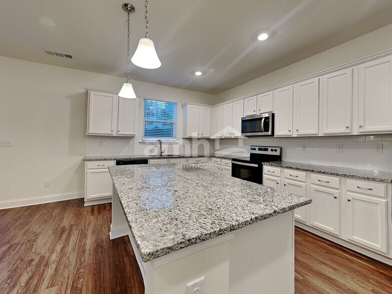 Building Photo - 2060 Brook Enclave Trail