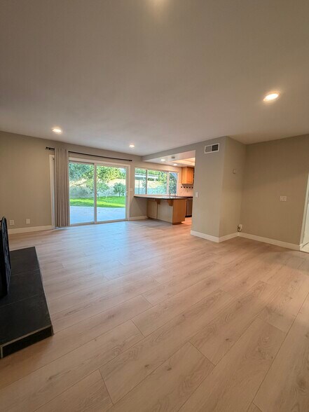 Building Photo - 15782 Butterfield St