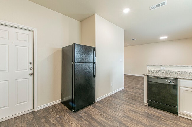 Building Photo - 3600 Barnacle Dr