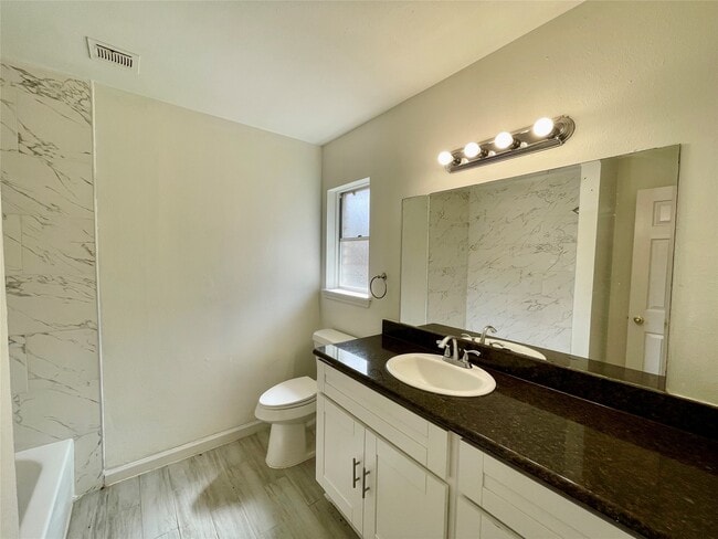 Building Photo - 5375 Little John Ln