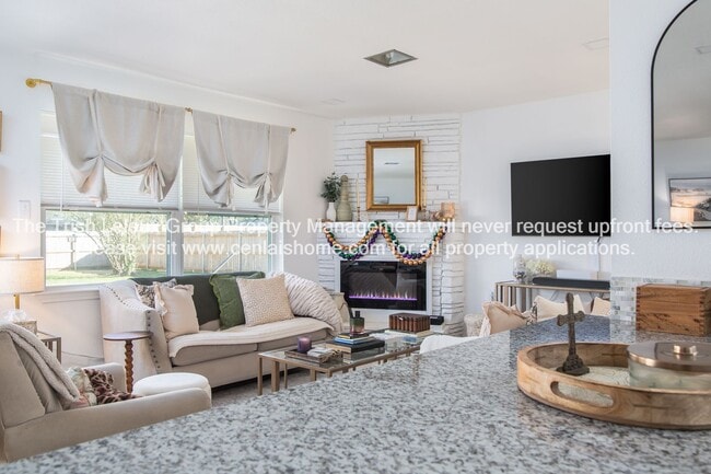 Building Photo - 3 Bed in Alexandria Available