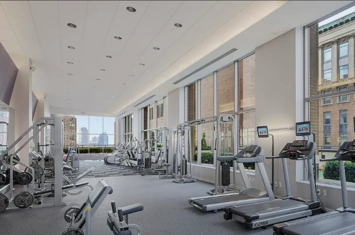 Building Photo - Washington Street