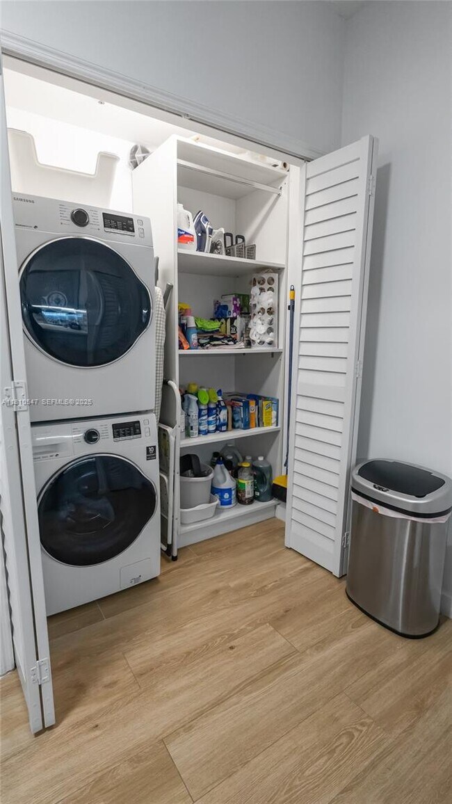 Building Photo - 3245 NE 184th St