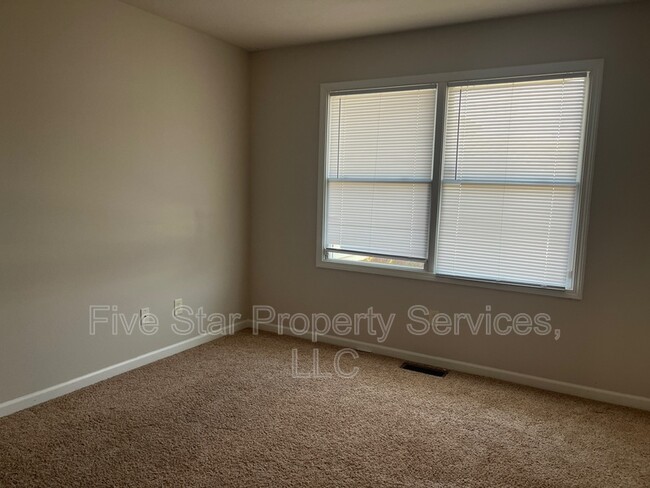 Building Photo - 1408 School House Ln