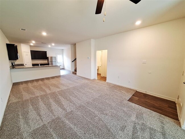 Building Photo - 14417 Prairie Sod Ln