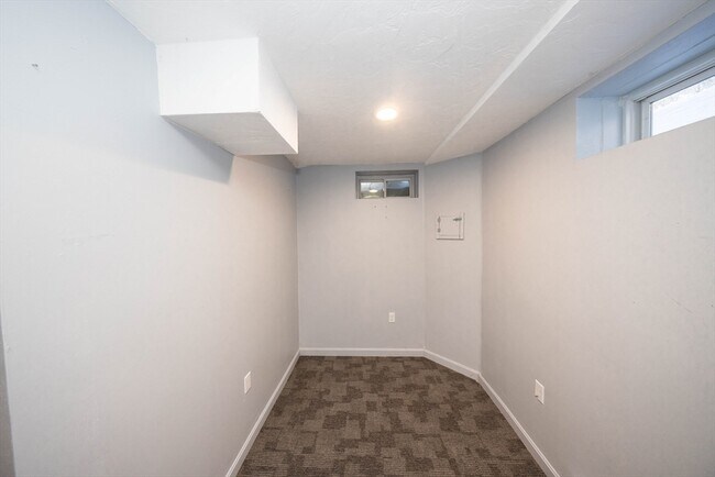 Building Photo - 4 Cyrus Way