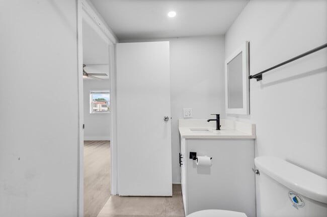 Building Photo - 59 Saxony B