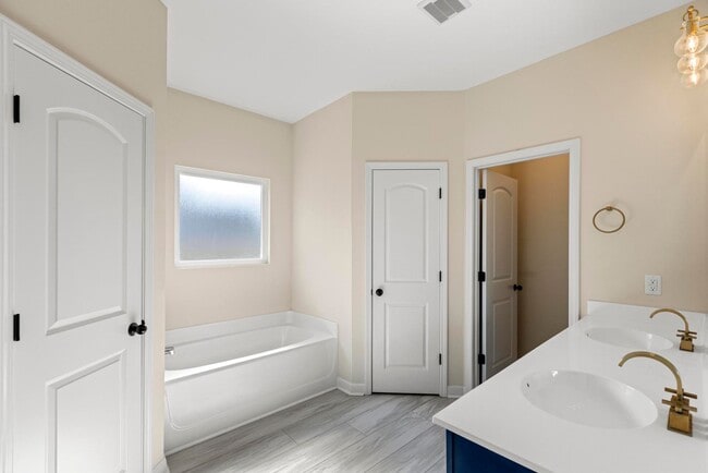 Building Photo - 3 bedroom with bonus room in Holly Ridge is available now!