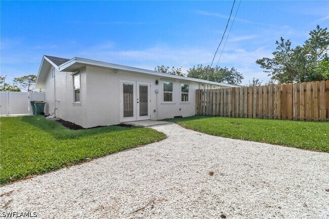 Building Photo - 4525 Fluvia Ave