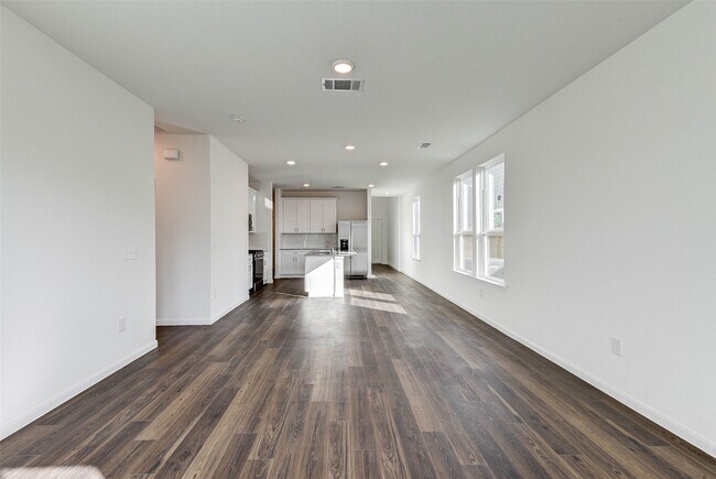 Building Photo - 25821 Hedgerow Dr