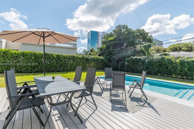 Building Photo - 260 NE 46th St