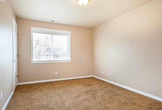 Building Photo - 3089 SE Riesling Rd