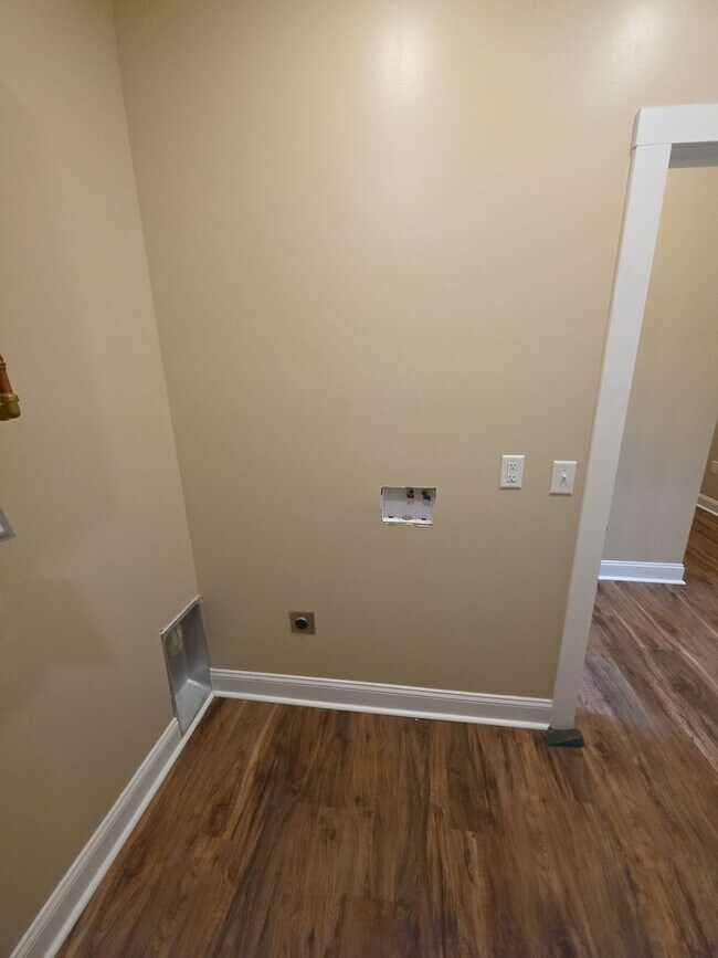 Building Photo - 3 Bedroom House in Sparta