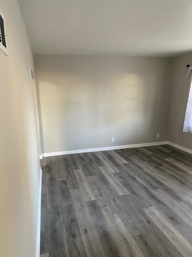 Building Photo - 3807 N Faber Ave