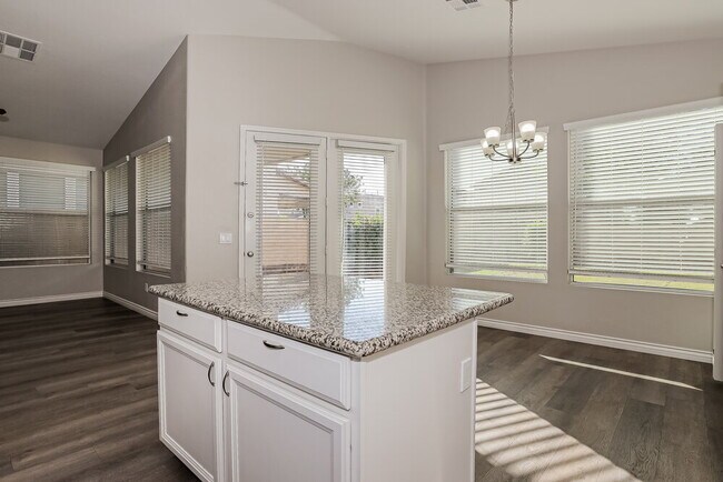 Building Photo - 13429 W Peck Dr