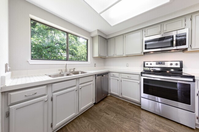 Building Photo - 8200 Neely Dr