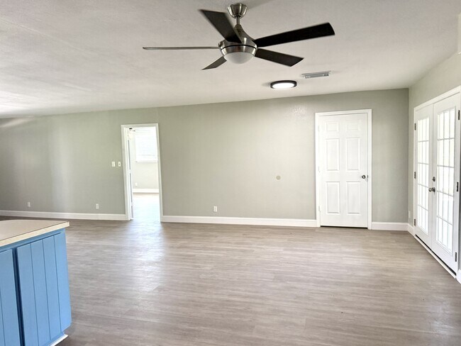 Building Photo - 39 Melody Ln