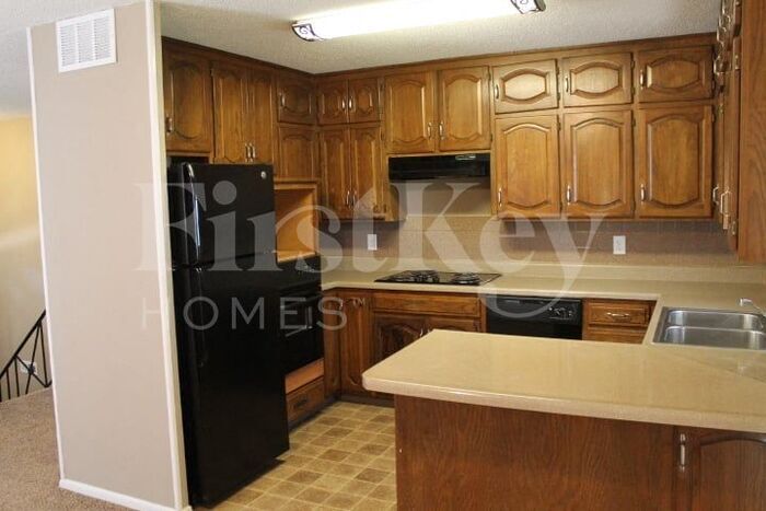Building Photo - 805 N Powahatan Dr