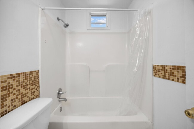 Building Photo - 2548 Jones St