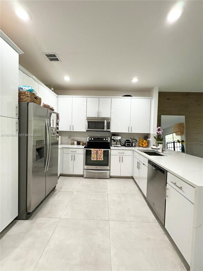 Building Photo - 13017 Riverwalk Cir S