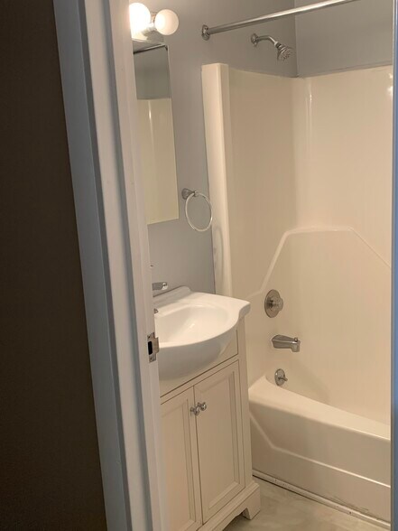 Building Photo - 231 Canal Park Dr