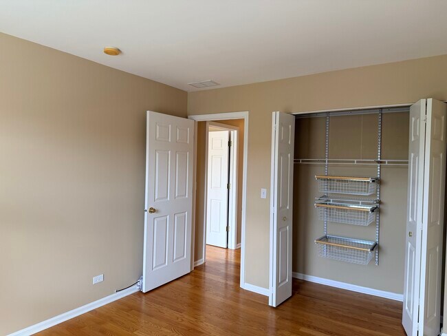 Building Photo - 1873 Crenshaw Cir