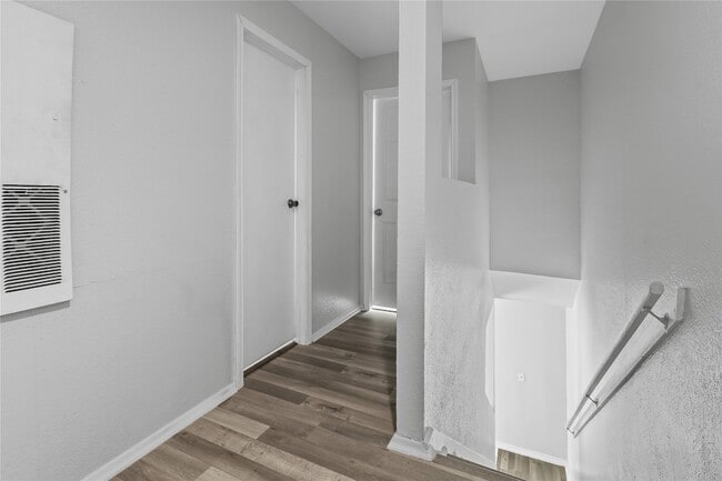 Building Photo - 8703 Victorian Village Dr