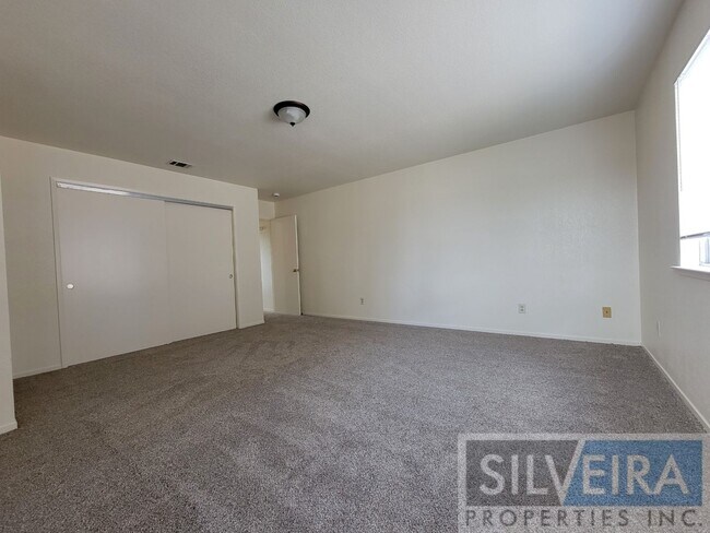 Building Photo - Unique 2 Bedroom Unit Available Now!