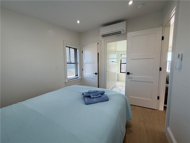 Building Photo - 7 Dearborn St