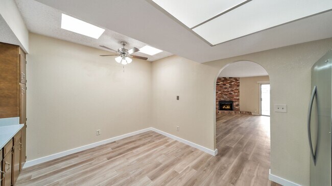 Building Photo - East Side Remodeled 2 Bdrm Townhome