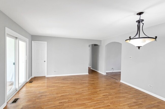Building Photo - 601 Sycamore Dr