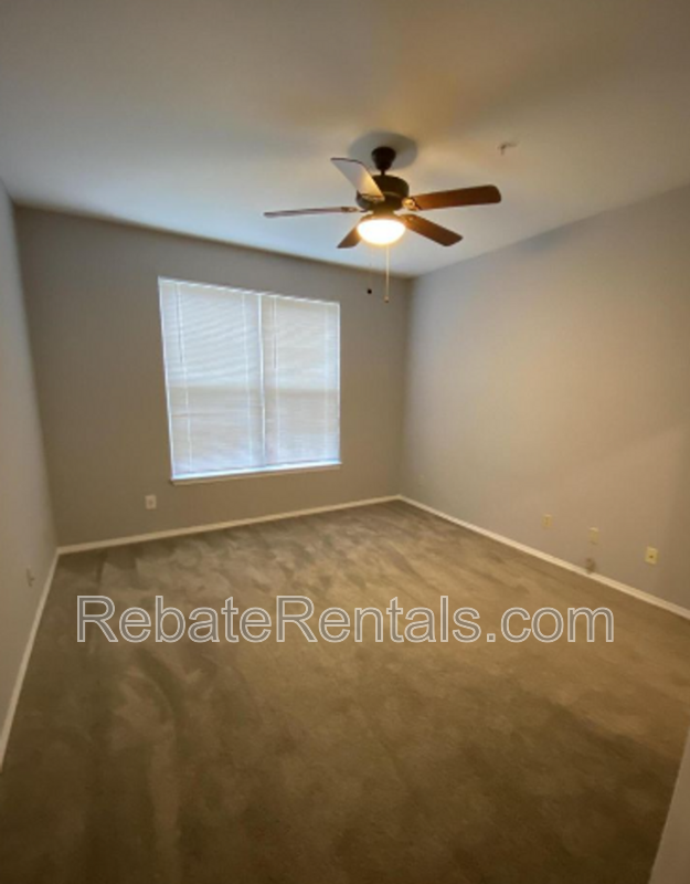 Building Photo - 13810 Sutton Park Dr N