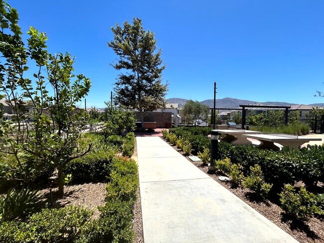 Building Photo - 295 Fuerte Dr