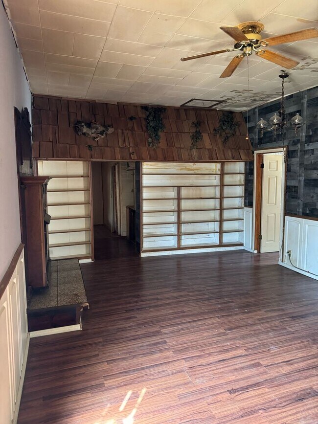 Building Photo - 312 W Martin St