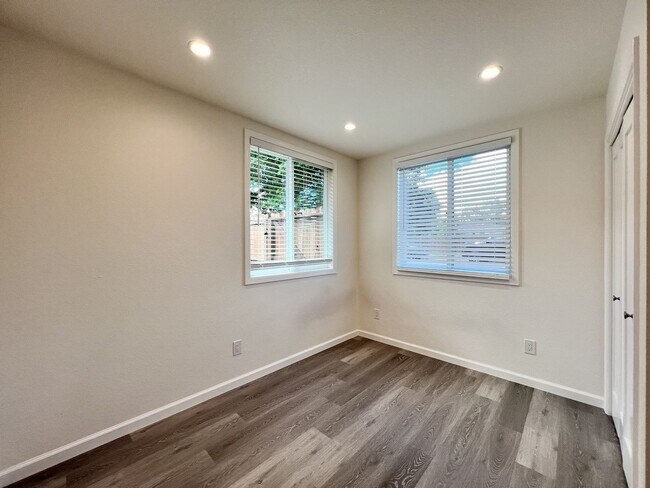 Building Photo - 847 Central Ave