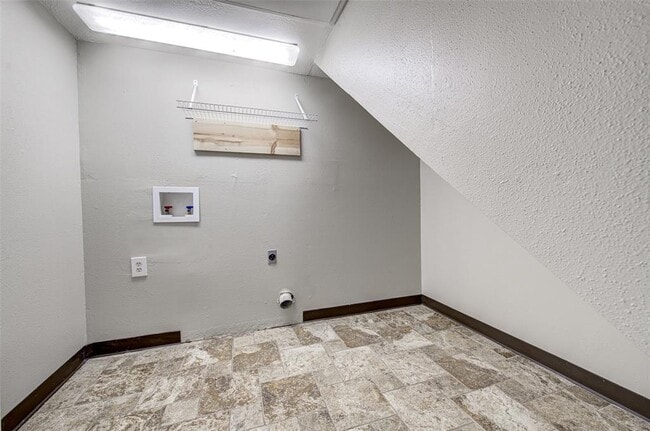 Building Photo - 177 World of Tennis Sq