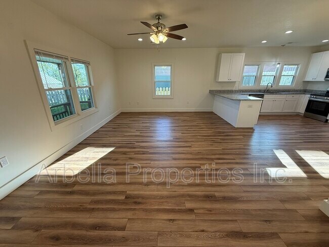 Building Photo - 829 Hamilton St