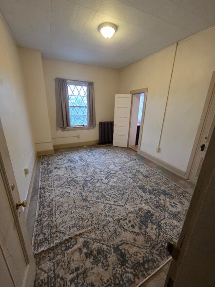 Building Photo - 806 13th St