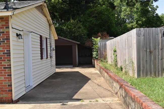 Building Photo - 1659 Rigby St
