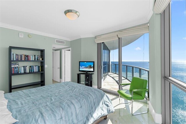 Building Photo - 3101 S Ocean Dr