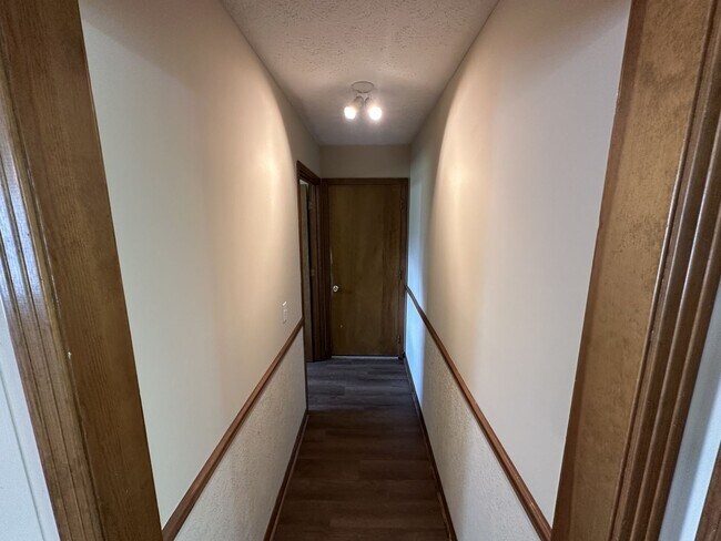 Building Photo - Single Family home in Greenhill Area!