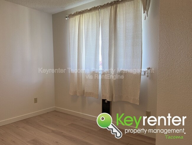 Building Photo - 3422 N Bristol St