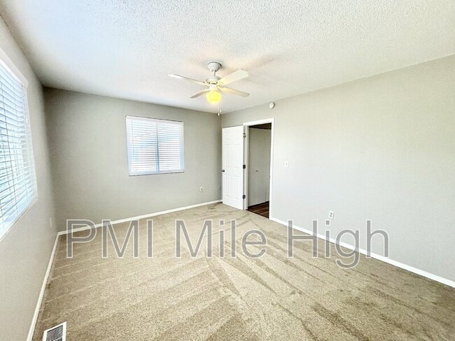 Building Photo - 470 Lone Pine St
